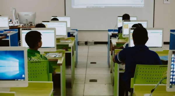 Settore Scuole Soluzioni IT per scuole — aula computer